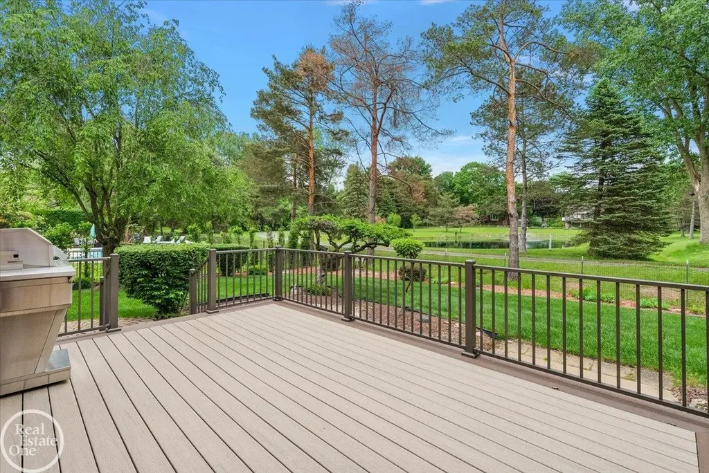 56688 Portsmouth Court Shelby Charter Township MI 48316