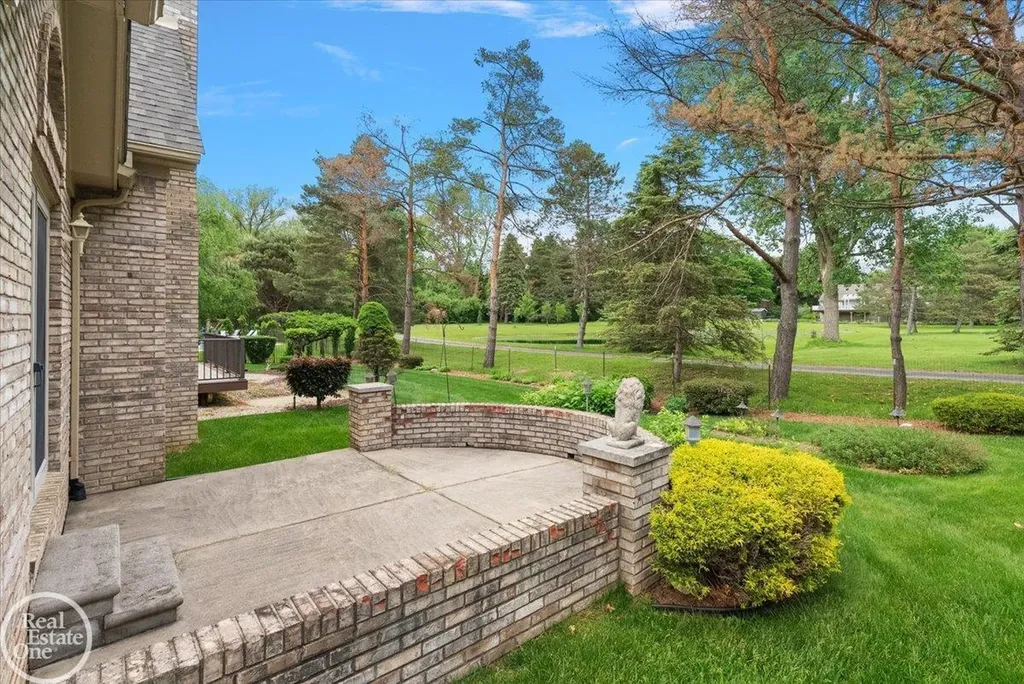 56688 Portsmouth Court Shelby Charter Township MI 48316