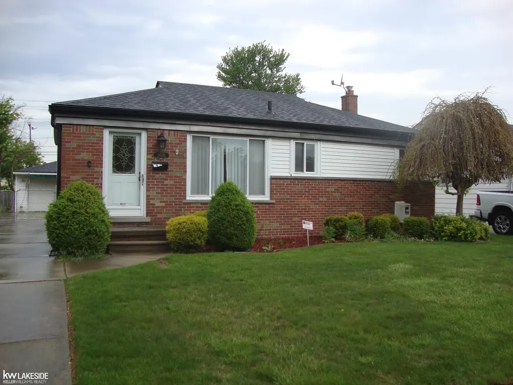 26371 Bryan Street Roseville City MI 48066