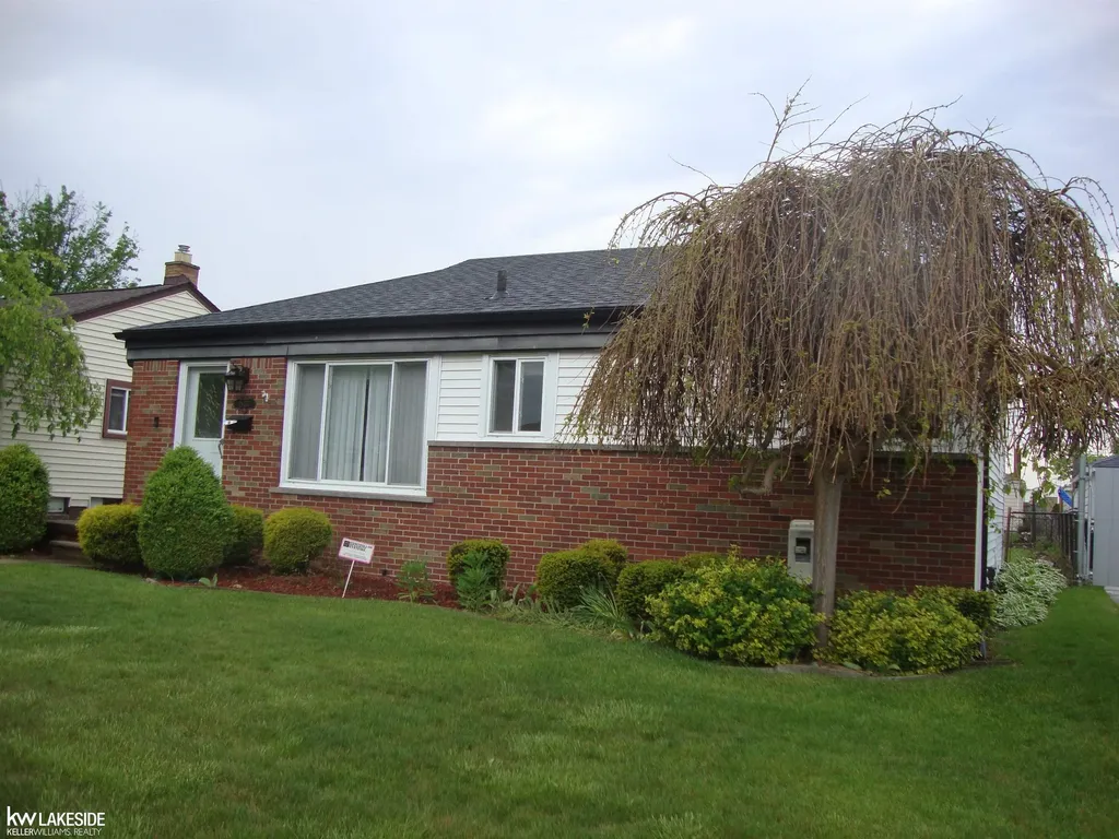 26371 Bryan Street Roseville City MI 48066