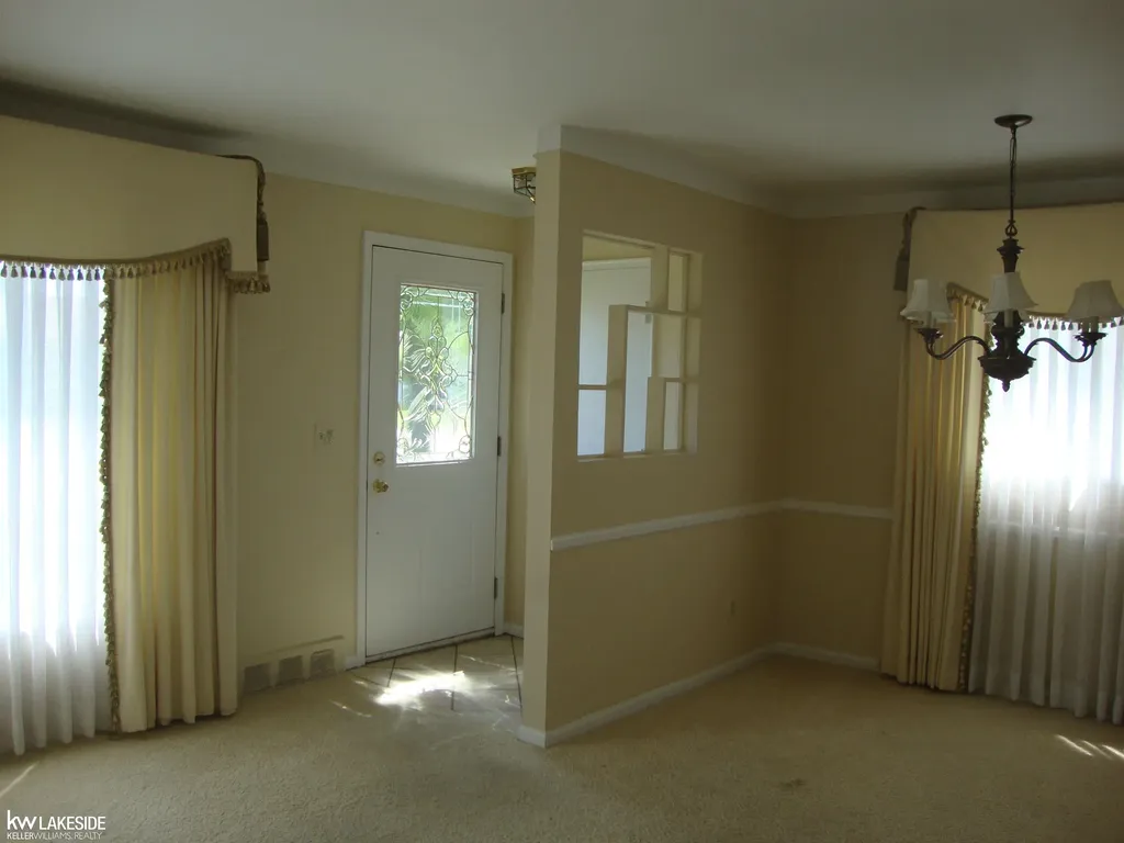 26371 Bryan Street Roseville City MI 48066