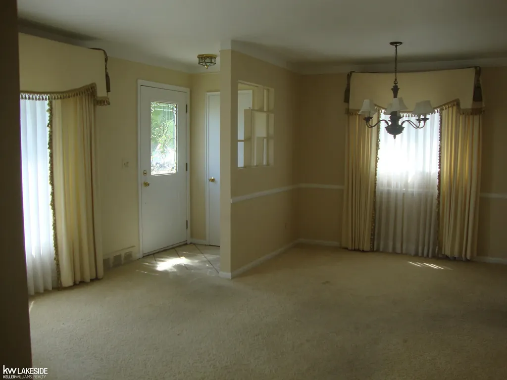 26371 Bryan Street Roseville City MI 48066