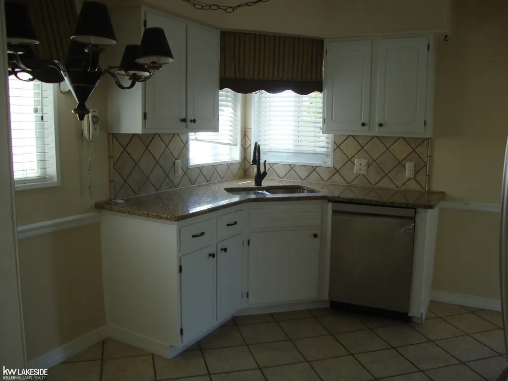 26371 Bryan Street Roseville City MI 48066
