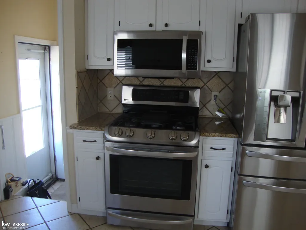 26371 Bryan Street Roseville City MI 48066