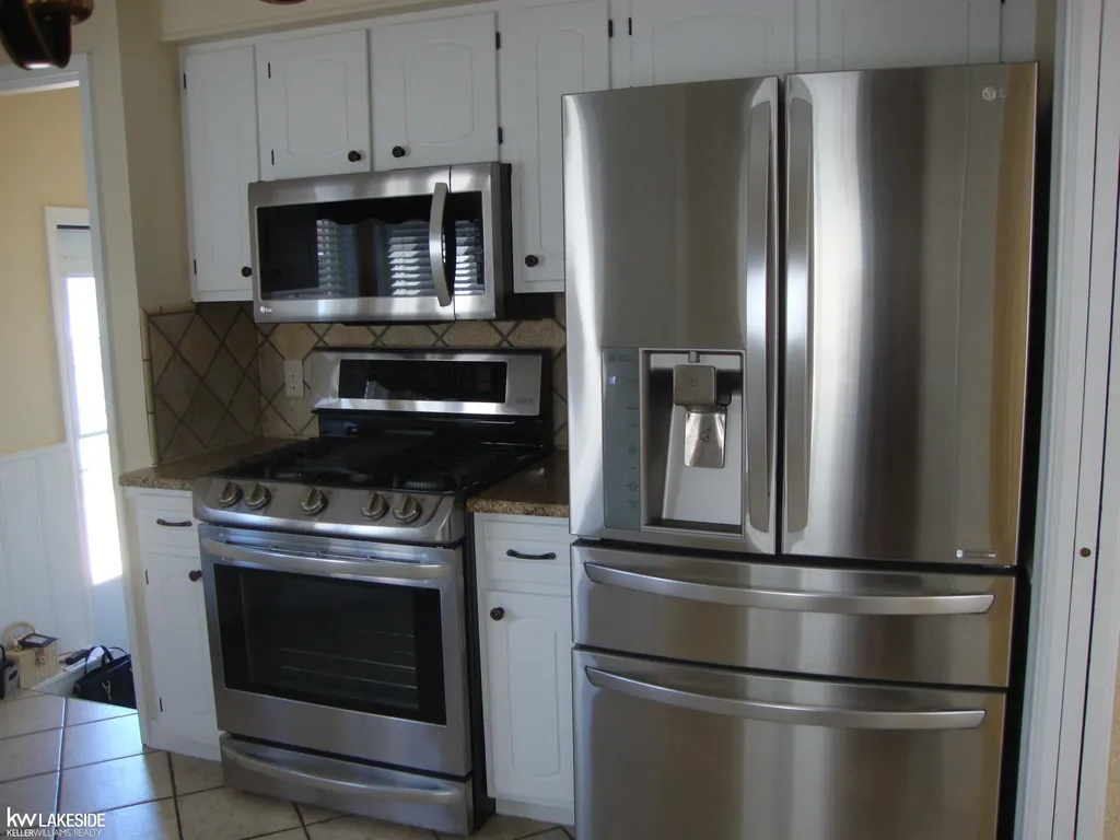 26371 Bryan Street Roseville City MI 48066