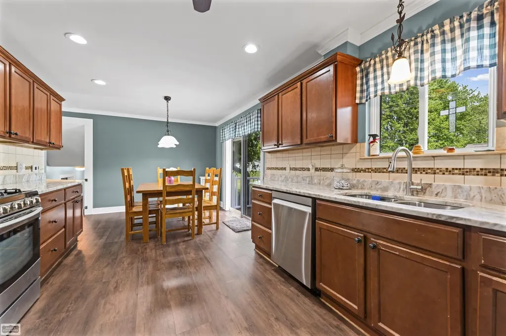 110 N Matteson Street Capac Village MI 48014