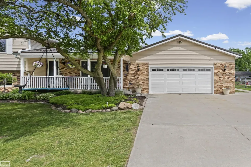 110 N Matteson Street Capac Village MI 48014
