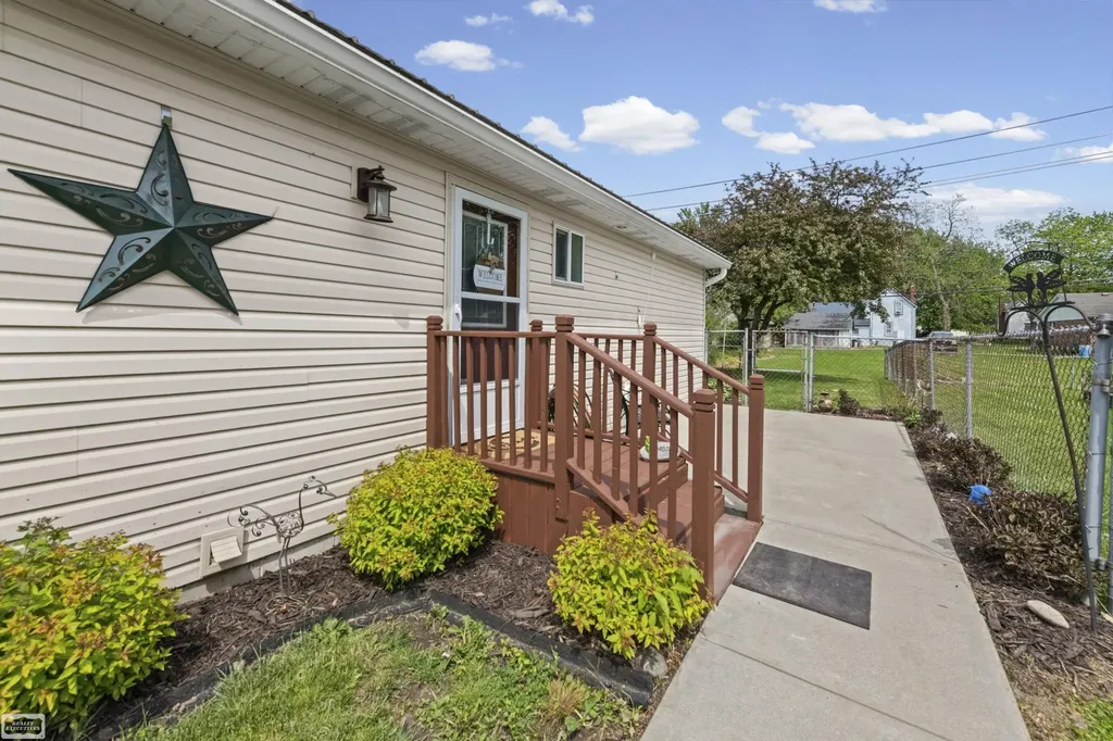 110 N Matteson Street Capac Village MI 48014