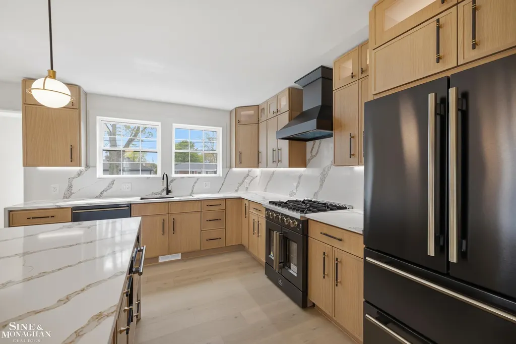 773 Hawthorne Road Grosse Pointe Woods City MI 48236