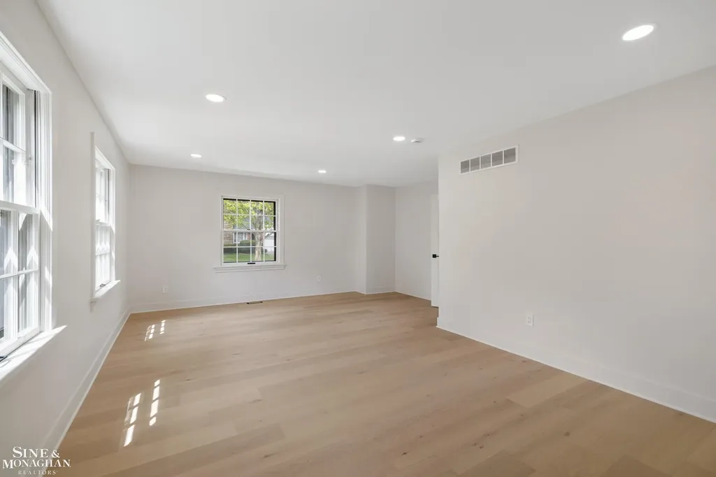 773 Hawthorne Road Grosse Pointe Woods City MI 48236