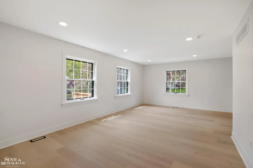 773 Hawthorne Road Grosse Pointe Woods City MI 48236