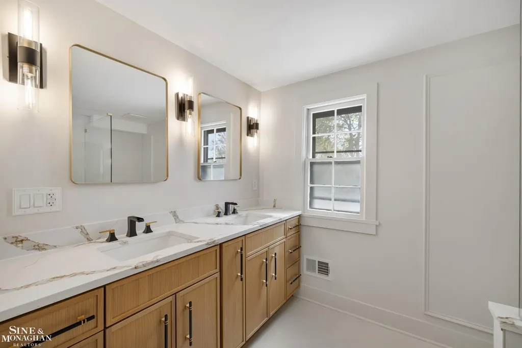 773 Hawthorne Road Grosse Pointe Woods City MI 48236