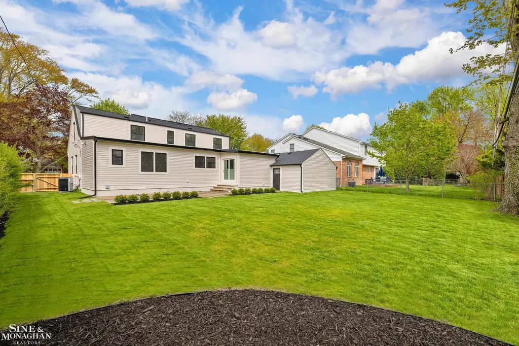 773 Hawthorne Road Grosse Pointe Woods City MI 48236