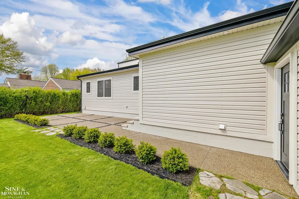 773 Hawthorne Road Grosse Pointe Woods City MI 48236
