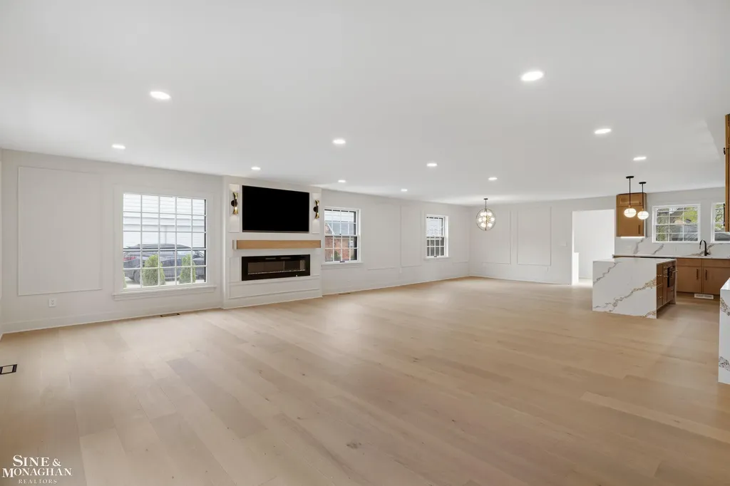 773 Hawthorne Road Grosse Pointe Woods City MI 48236