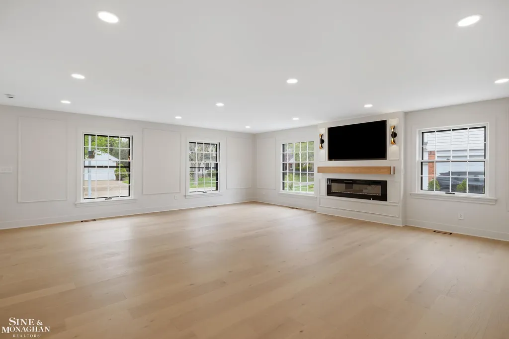773 Hawthorne Road Grosse Pointe Woods City MI 48236
