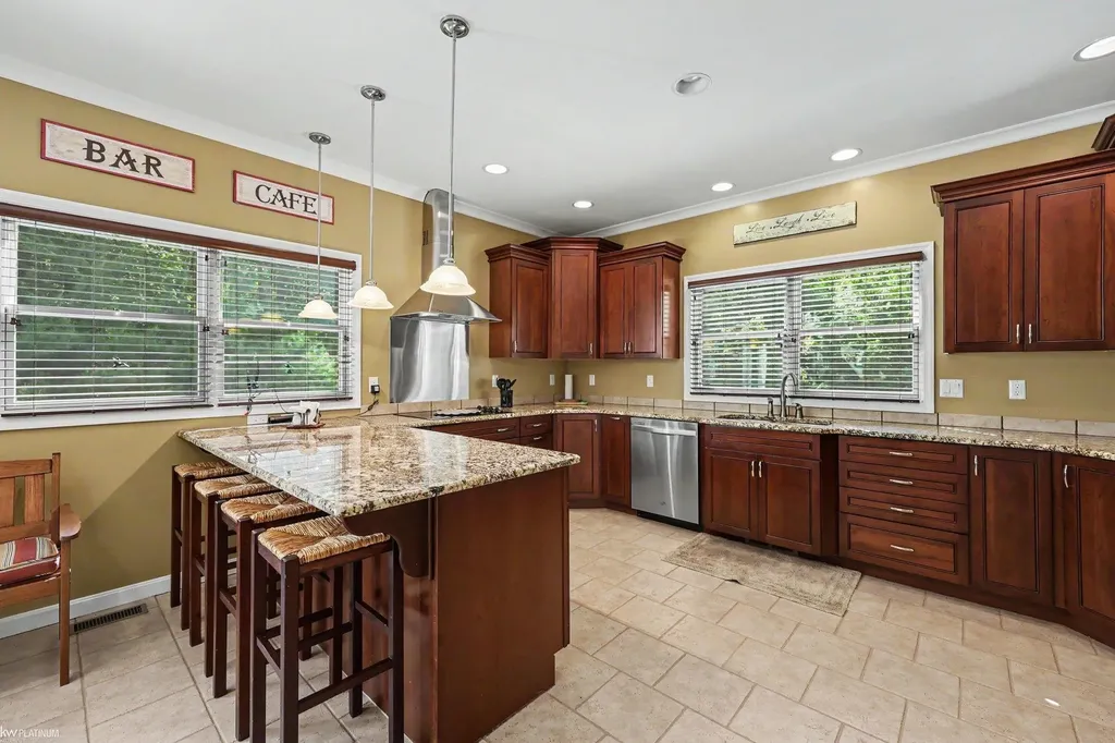 4184 Wellington Court Fort Gratiot Charter Township MI 48059
