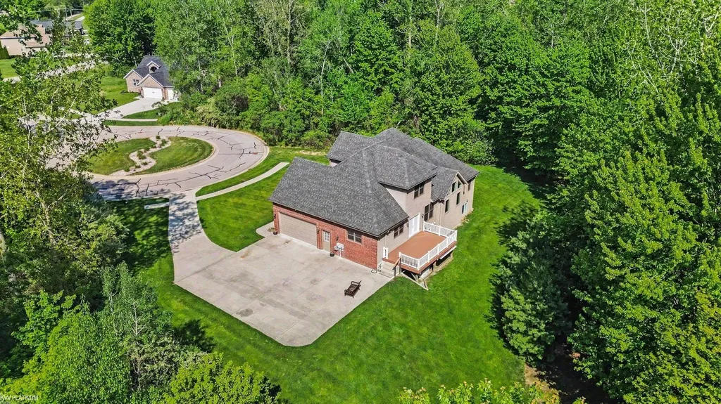 4184 Wellington Court Fort Gratiot Charter Township MI 48059
