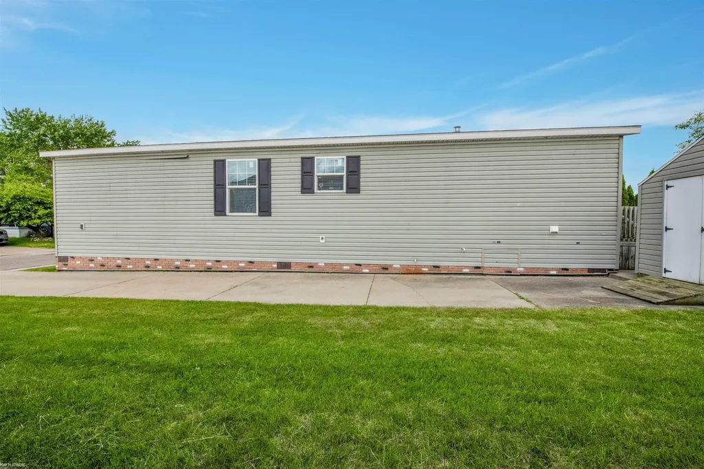 17128 Scarborough Drive Macomb Township MI 48044