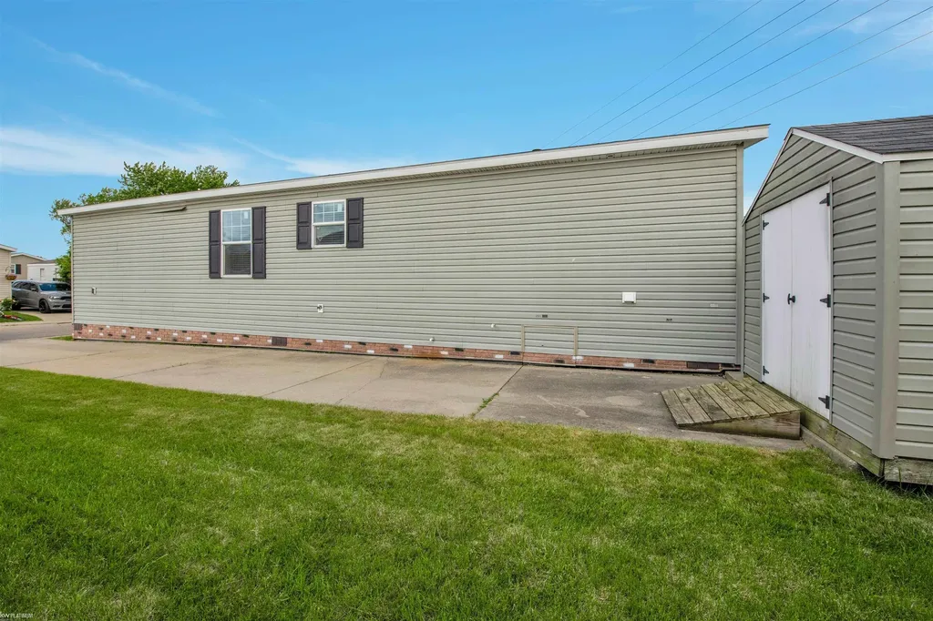 17128 Scarborough Drive Macomb Township MI 48044