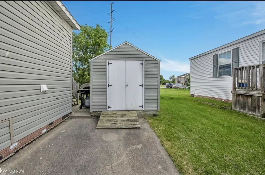 17128 Scarborough Drive Macomb Township MI 48044