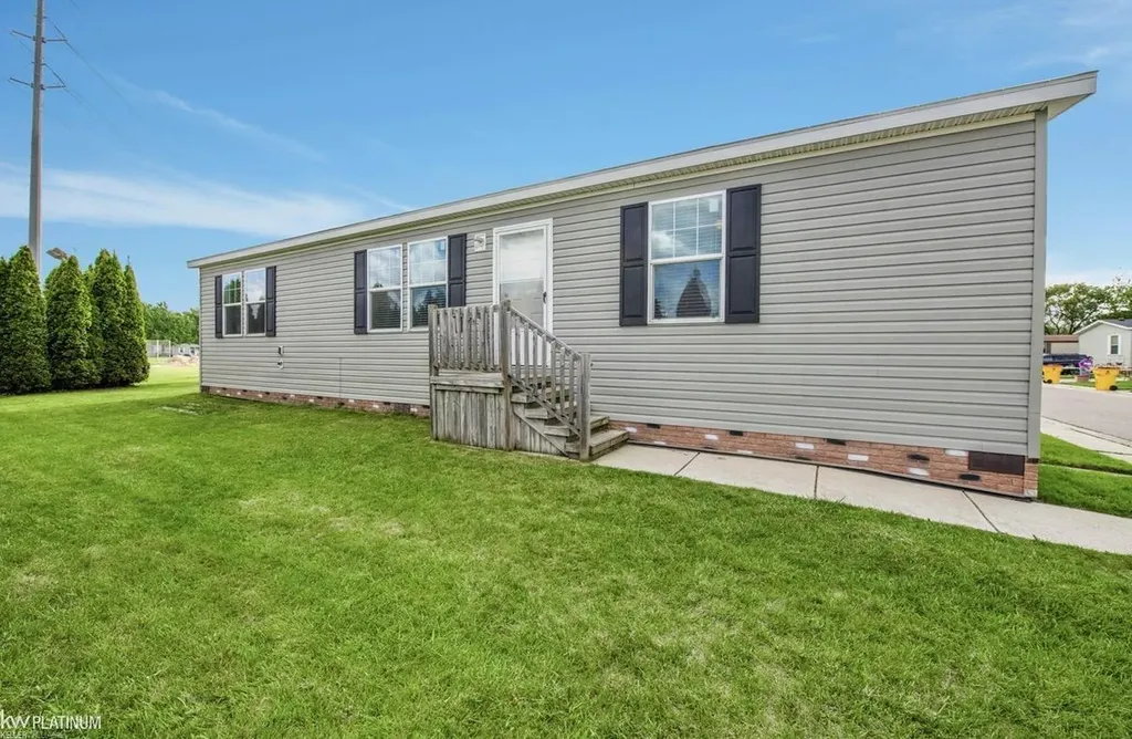17128 Scarborough Drive Macomb Township MI 48044