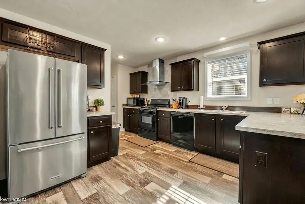 17128 Scarborough Drive Macomb Township MI 48044