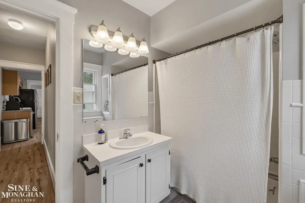 451 Saint Clair Avenue Grosse Pointe City MI 48230