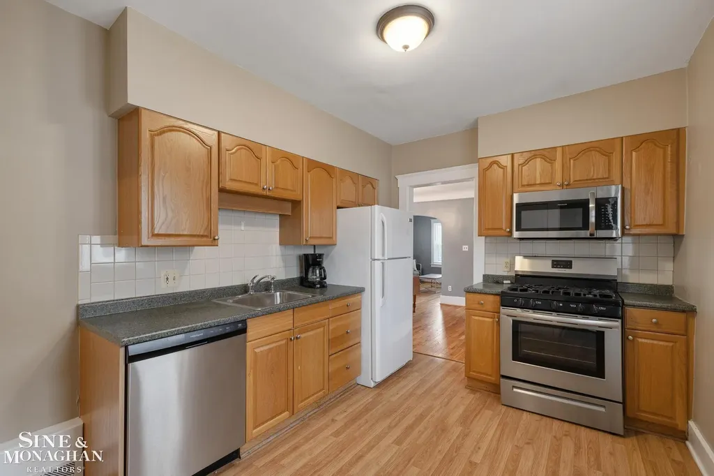 451 Saint Clair Avenue Grosse Pointe City MI 48230