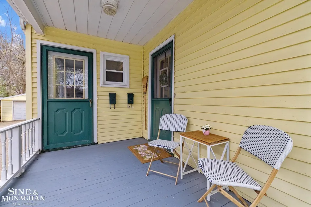 451 Saint Clair Avenue Grosse Pointe City MI 48230