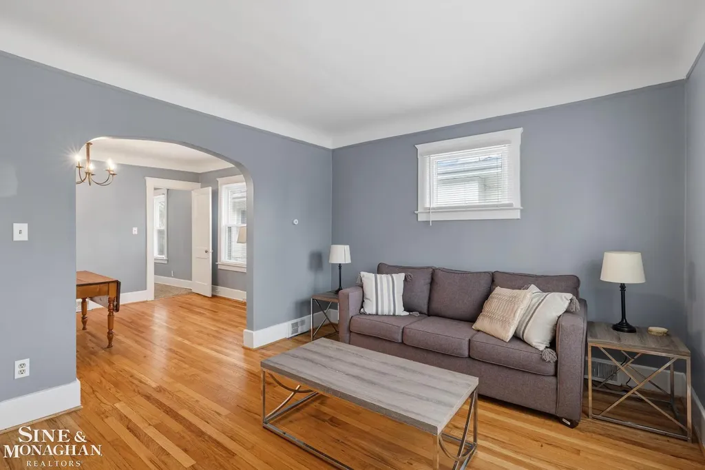 451 Saint Clair Avenue Grosse Pointe City MI 48230