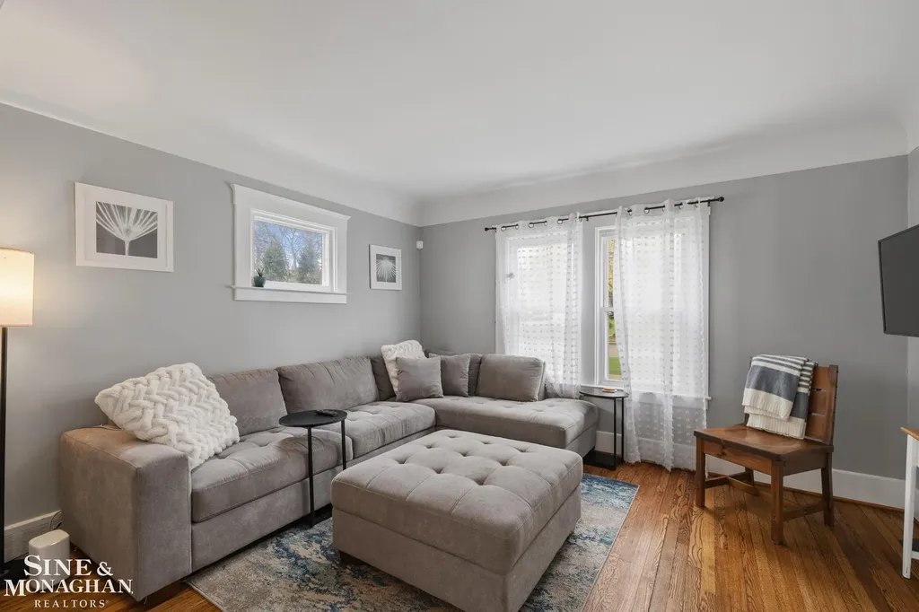 451 Saint Clair Avenue Grosse Pointe City MI 48230