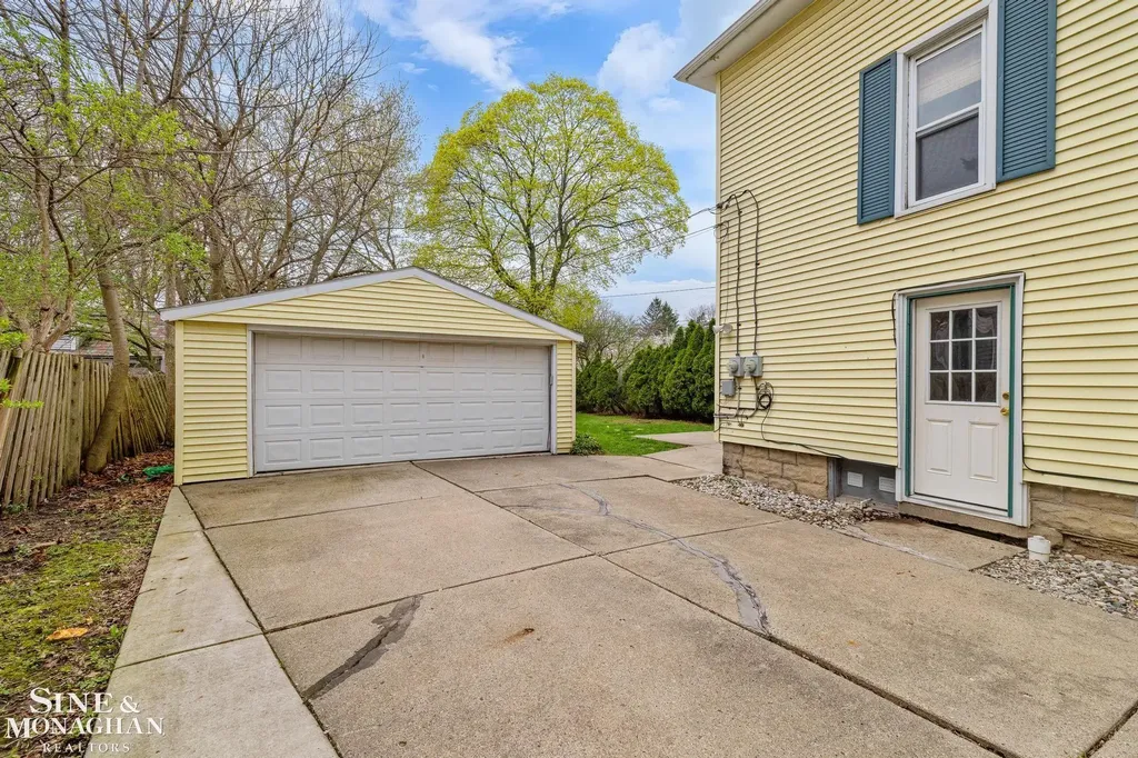 451 Saint Clair Avenue Grosse Pointe City MI 48230