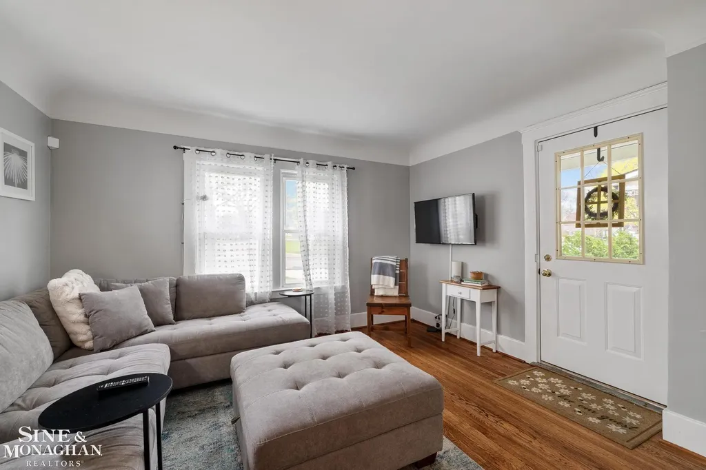 451 Saint Clair Avenue Grosse Pointe City MI 48230