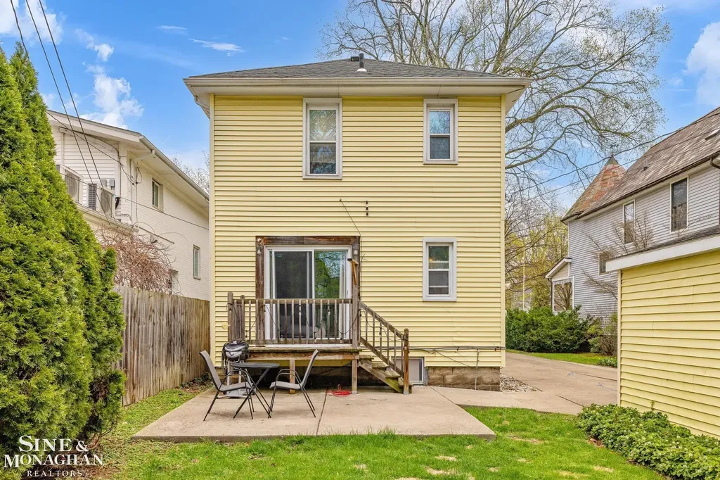 451 Saint Clair Avenue Grosse Pointe City MI 48230