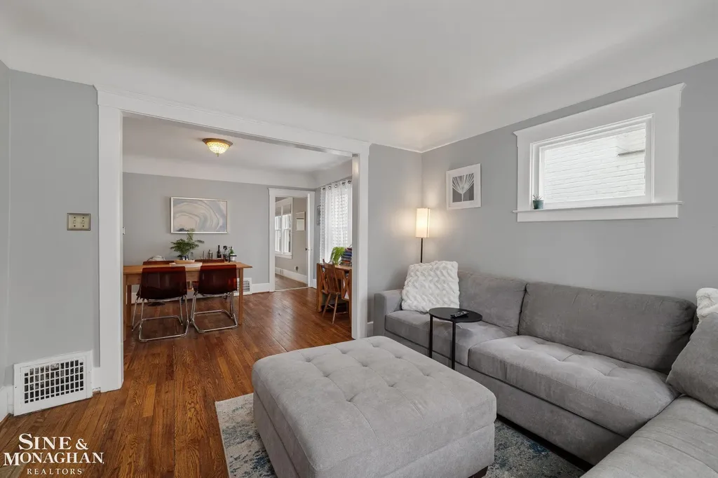 451 Saint Clair Avenue Grosse Pointe City MI 48230