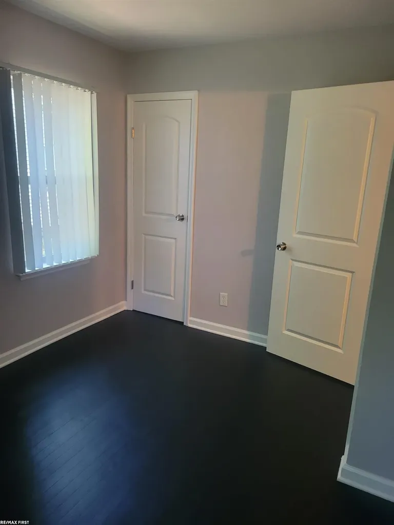 21441 Atlantic Av Avenue Warren City MI 48091