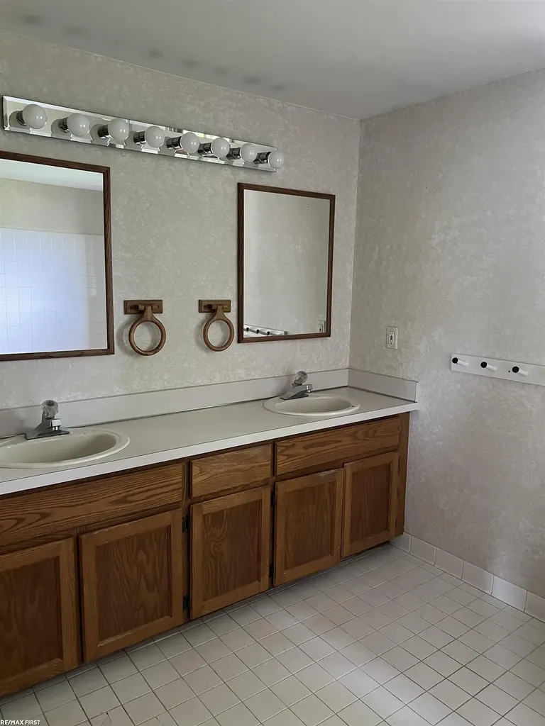 26500 Fairwood Drive Chesterfield Township MI 48051