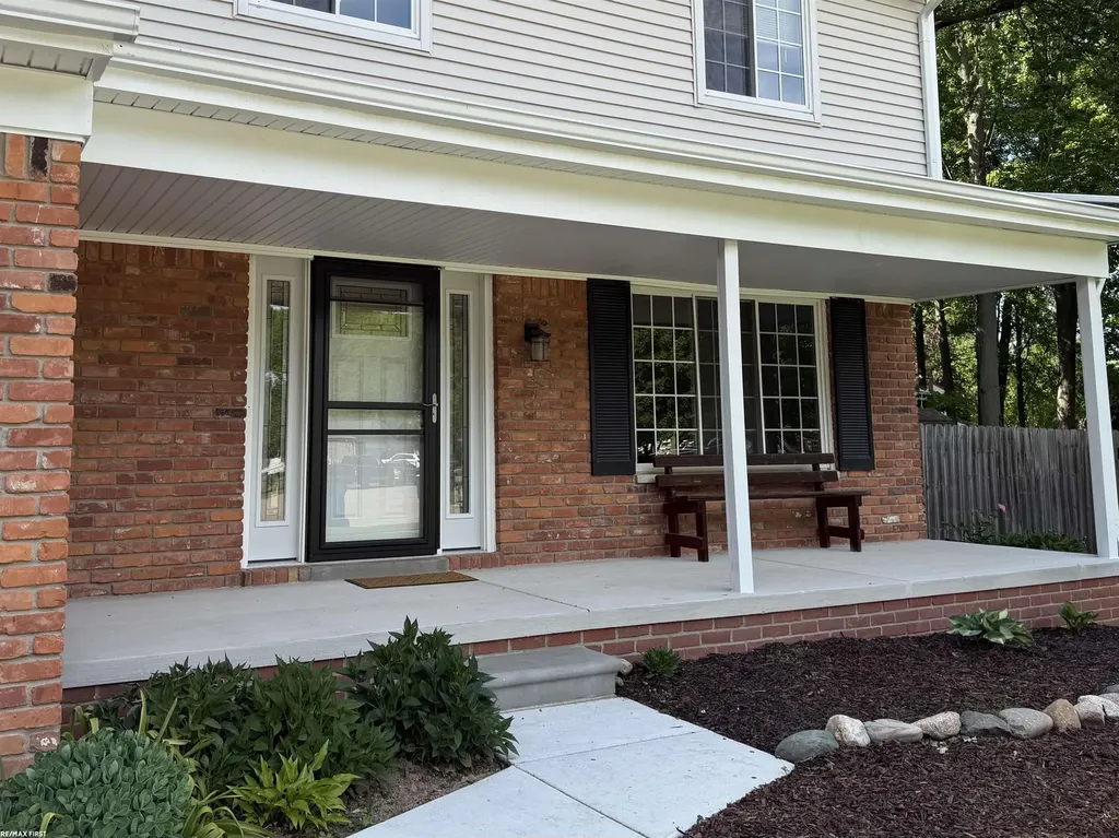 33043 Shagbark Circle Chesterfield Township MI 48047