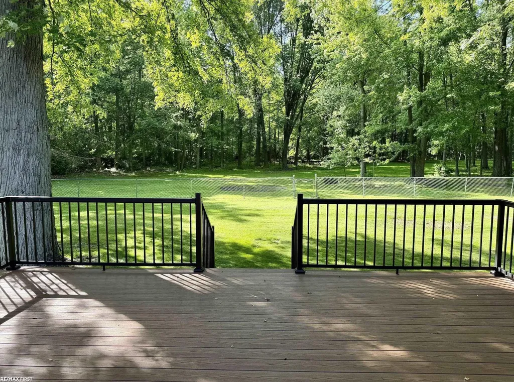 33043 Shagbark Circle Chesterfield Township MI 48047