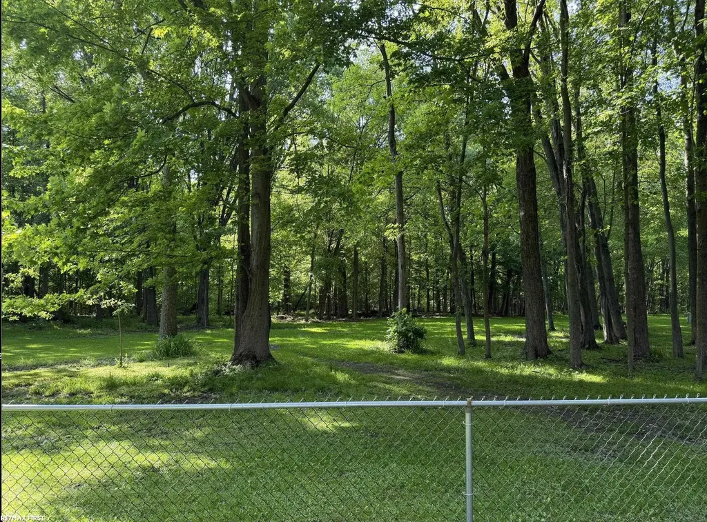 33043 Shagbark Circle Chesterfield Township MI 48047