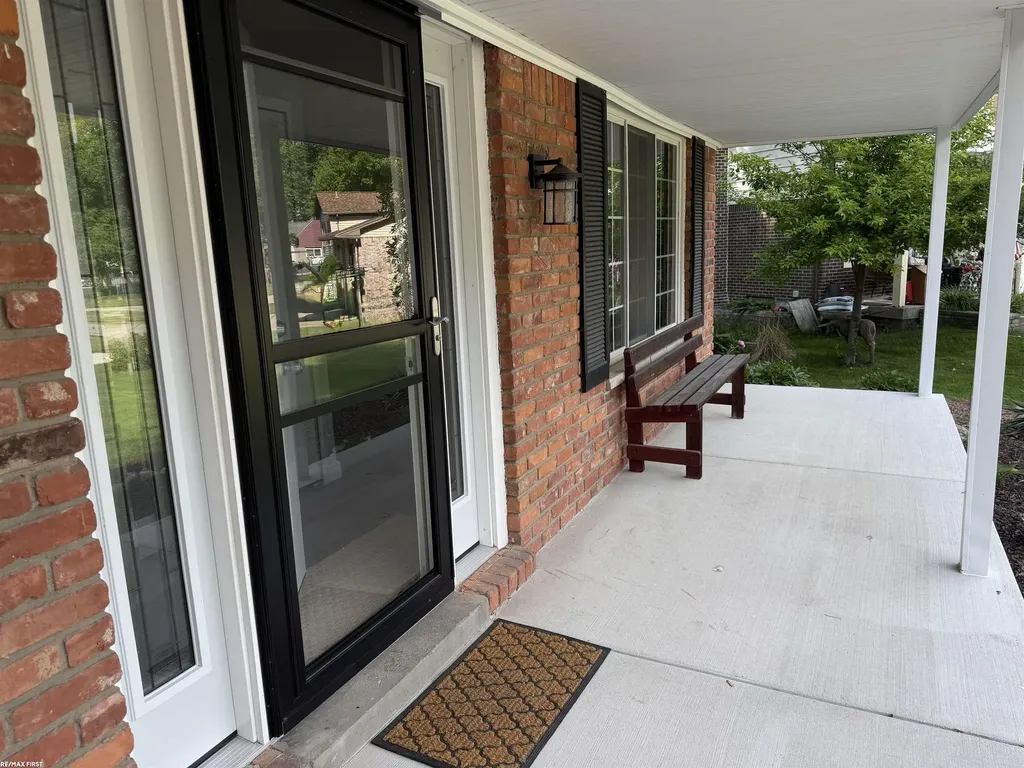33043 Shagbark Circle Chesterfield Township MI 48047