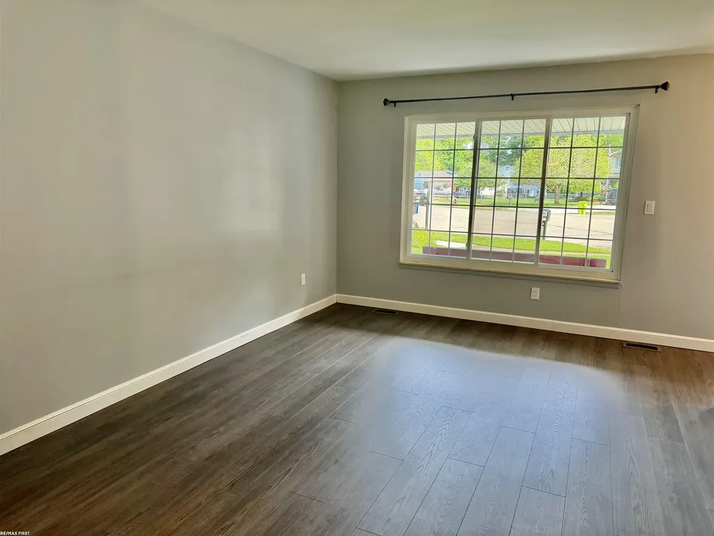 33043 Shagbark Circle Chesterfield Township MI 48047
