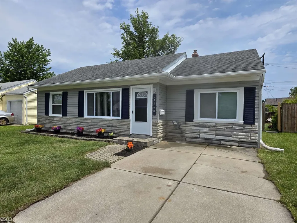 27260 Woodmont Street Roseville City MI 48066