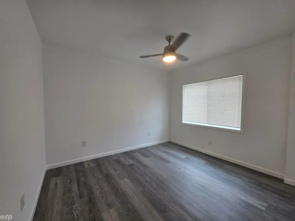 27260 Woodmont Street Roseville City MI 48066