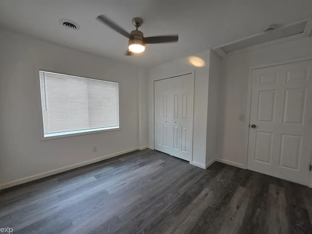 27260 Woodmont Street Roseville City MI 48066