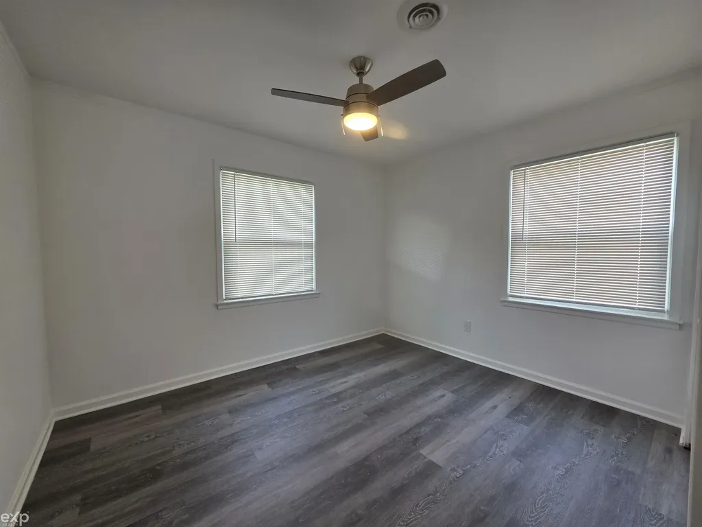 27260 Woodmont Street Roseville City MI 48066