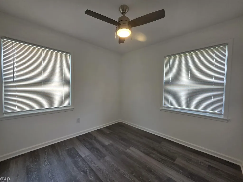 27260 Woodmont Street Roseville City MI 48066