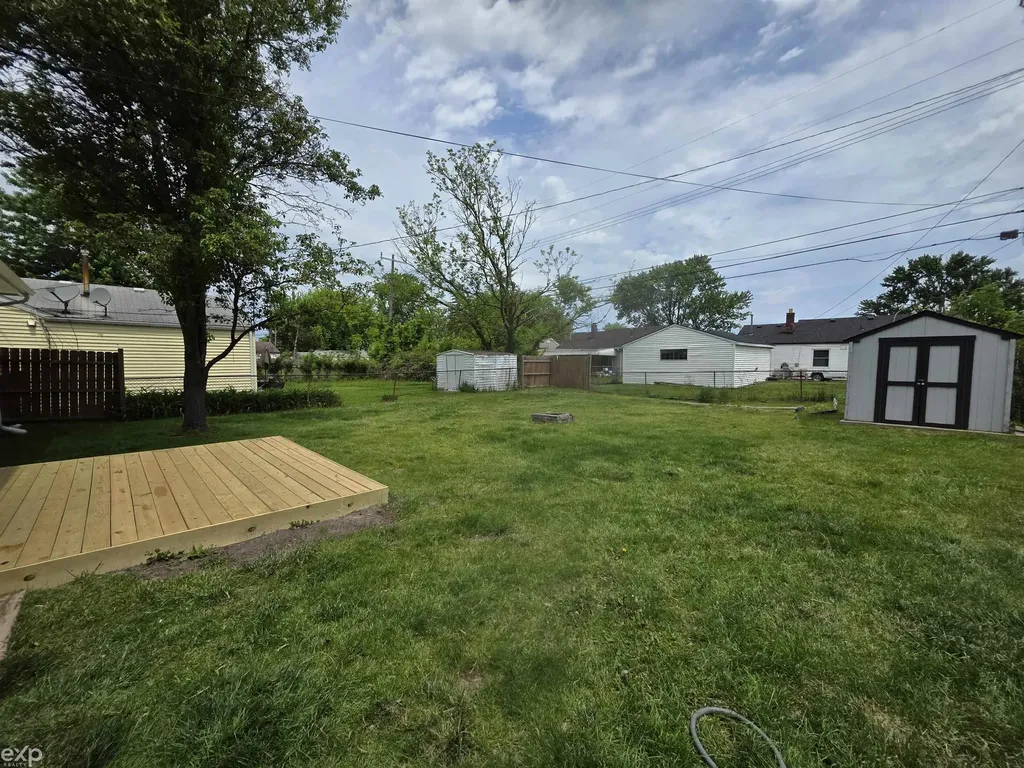 27260 Woodmont Street Roseville City MI 48066