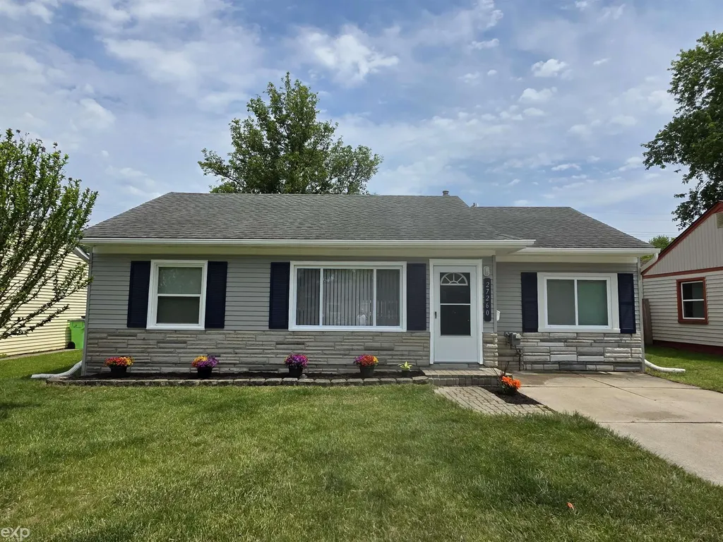 27260 Woodmont Street Roseville City MI 48066